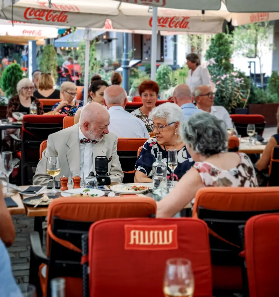 Couple sitting in the garden of an Awiw restaurant at a Jewish cultural festival